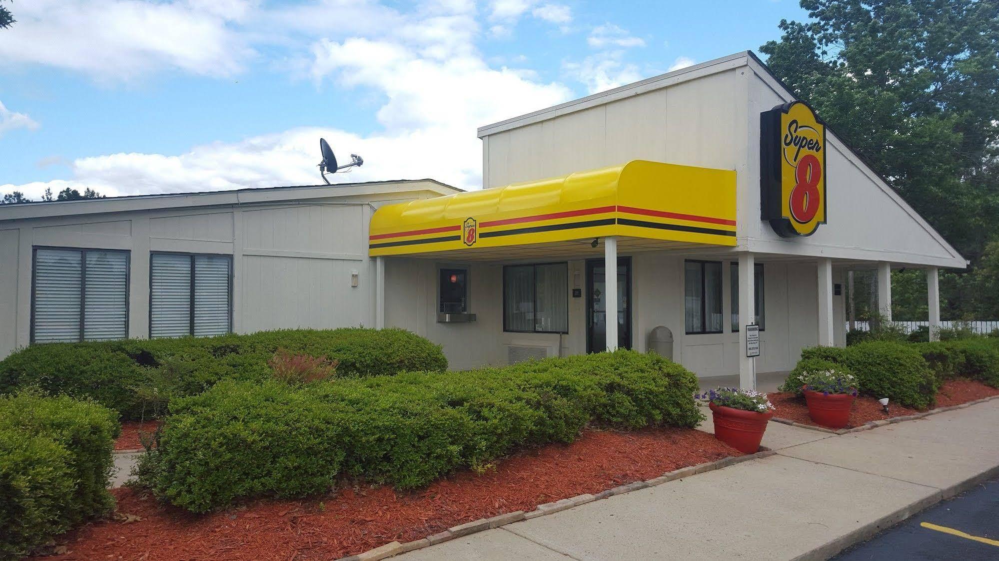 Super 8 By Wyndham Aberdeen Southern Pines Exterior photo