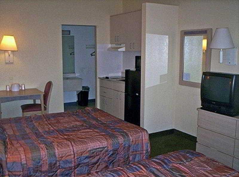 Super 8 By Wyndham Aberdeen Southern Pines Exterior photo