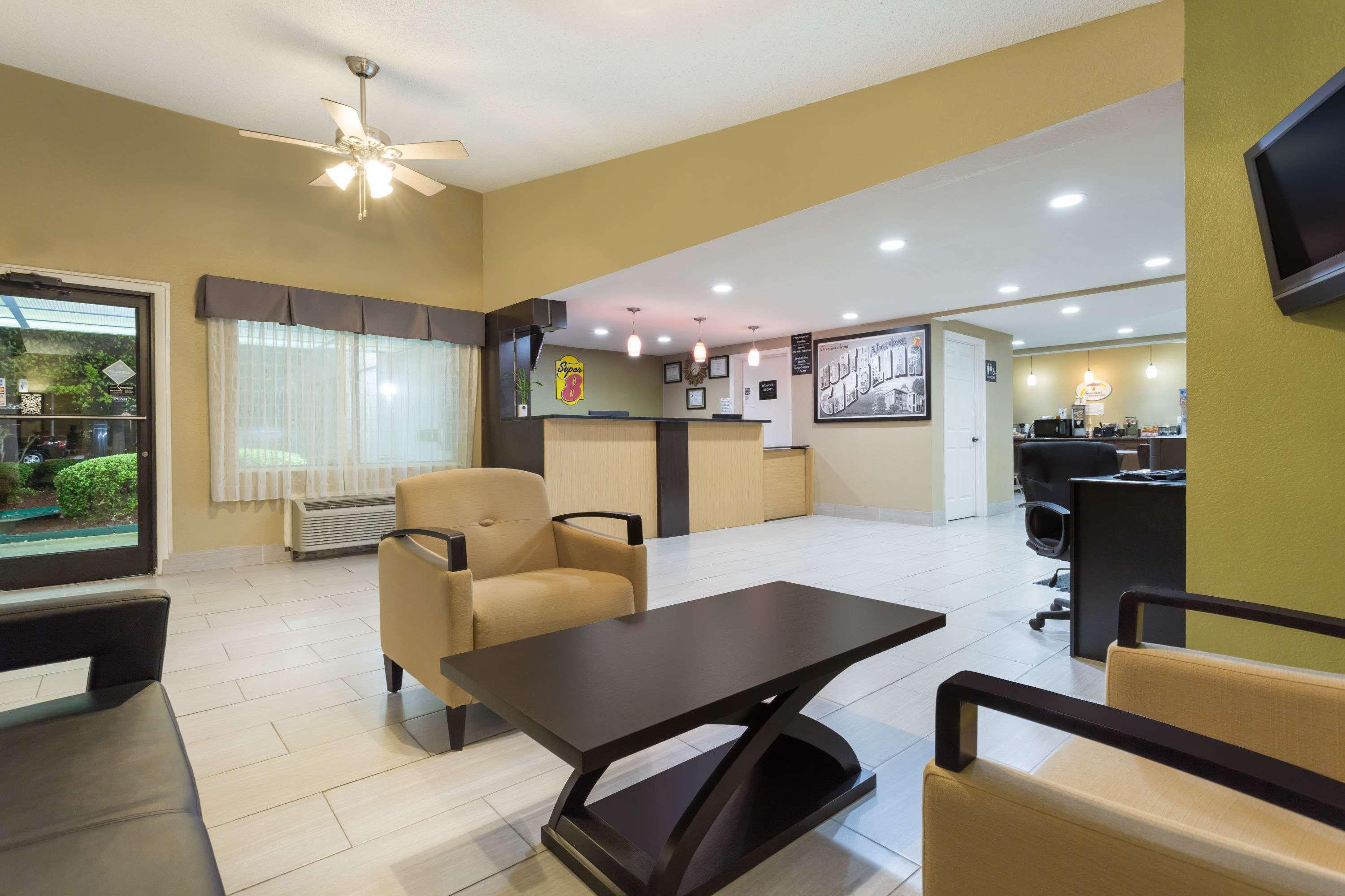Super 8 By Wyndham Aberdeen Southern Pines Exterior photo
