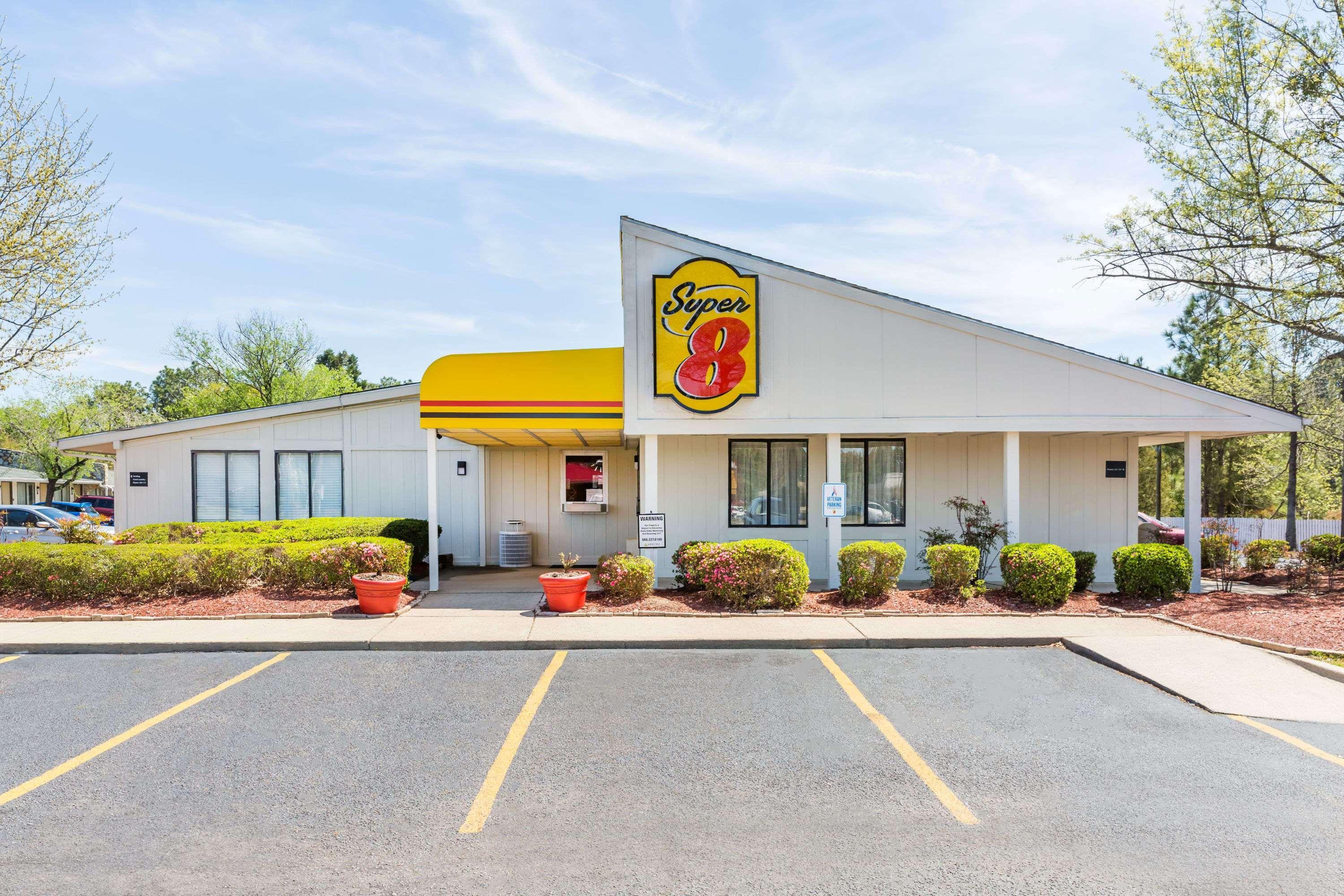 Super 8 By Wyndham Aberdeen Southern Pines Exterior photo