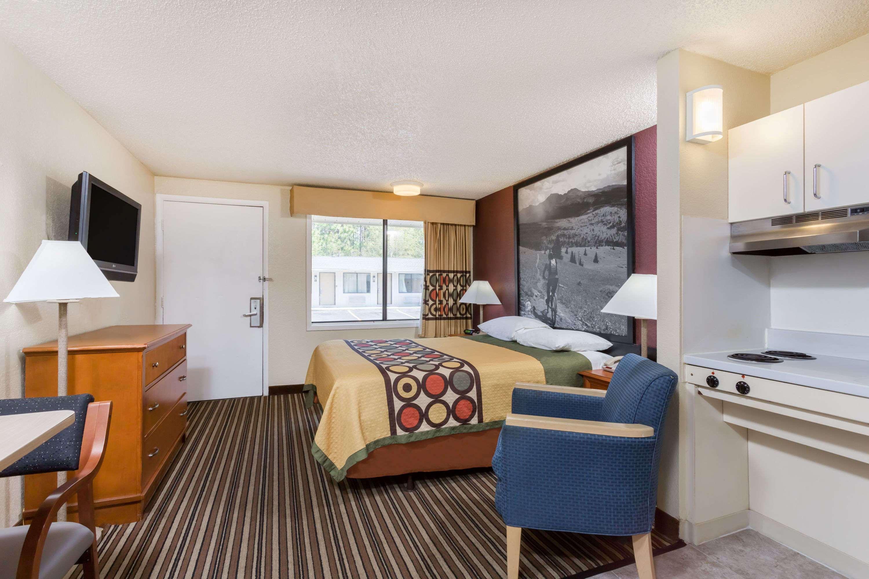 Super 8 By Wyndham Aberdeen Southern Pines Exterior photo