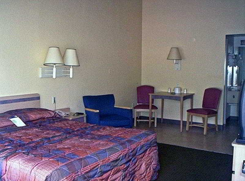 Super 8 By Wyndham Aberdeen Southern Pines Exterior photo