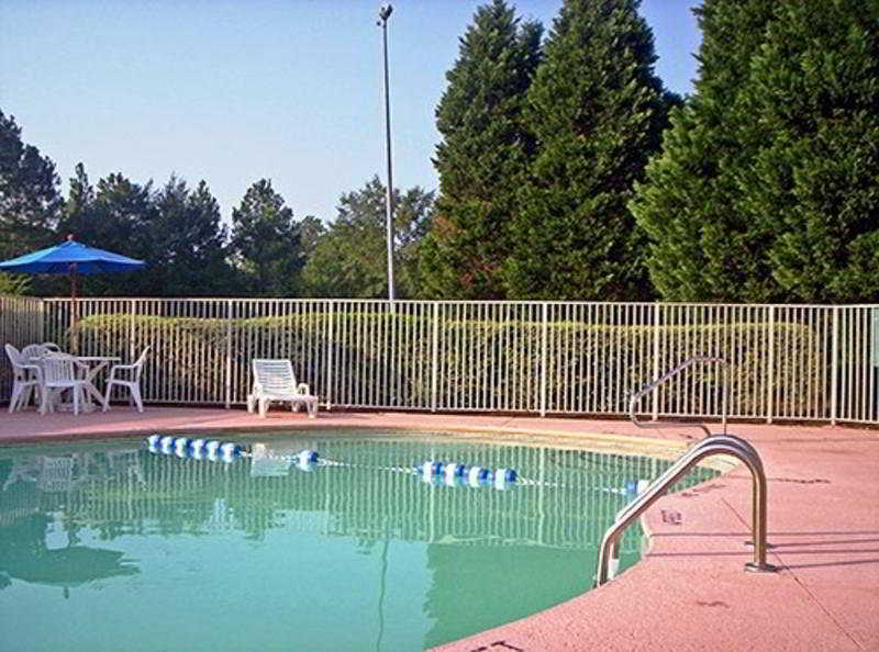 Super 8 By Wyndham Aberdeen Southern Pines Exterior photo