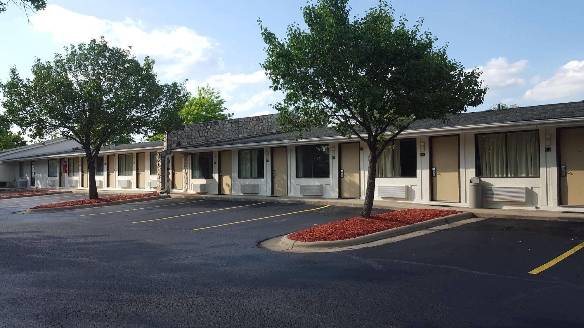 Super 8 By Wyndham Aberdeen Southern Pines Exterior photo