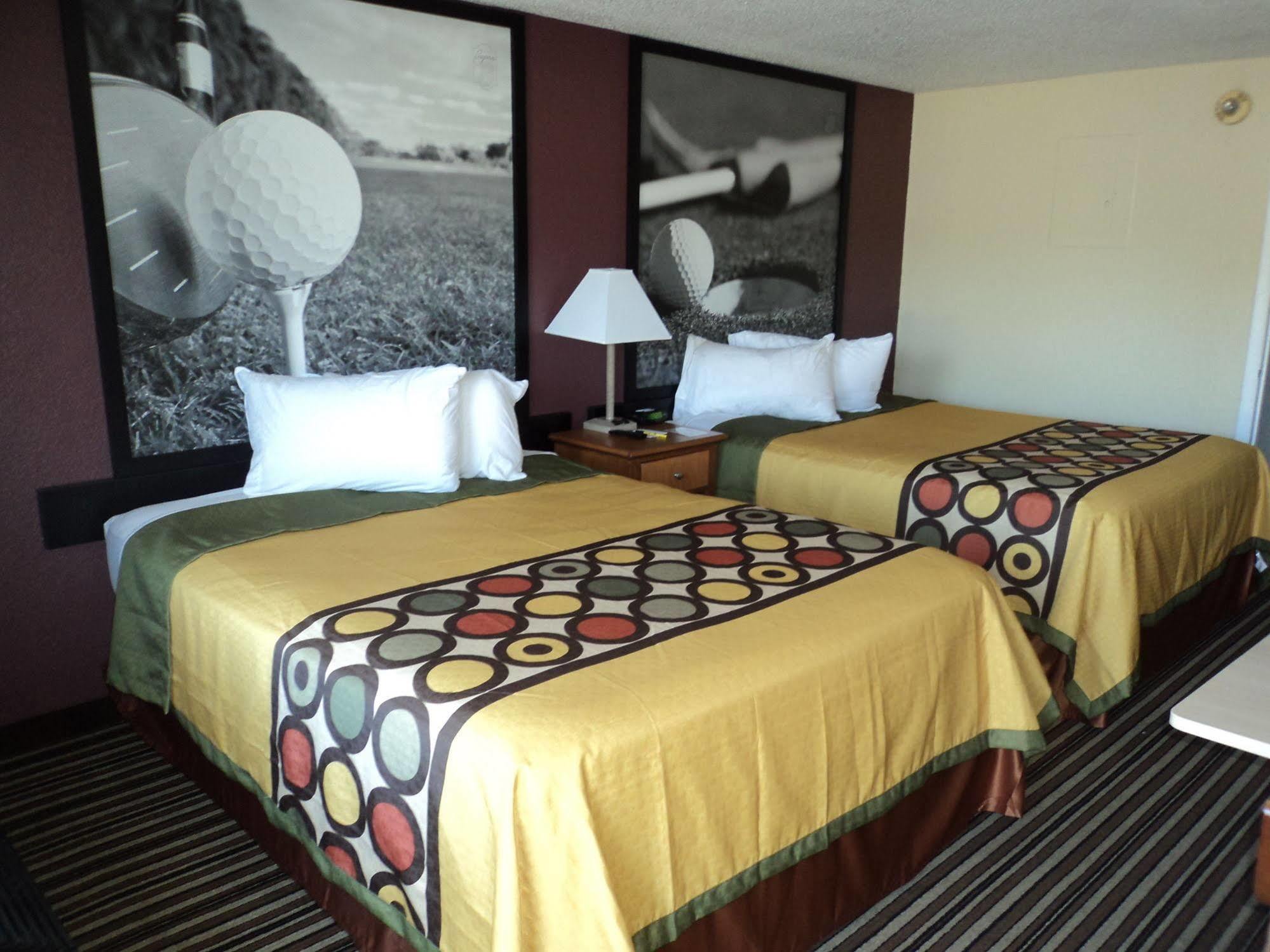Super 8 By Wyndham Aberdeen Southern Pines Exterior photo